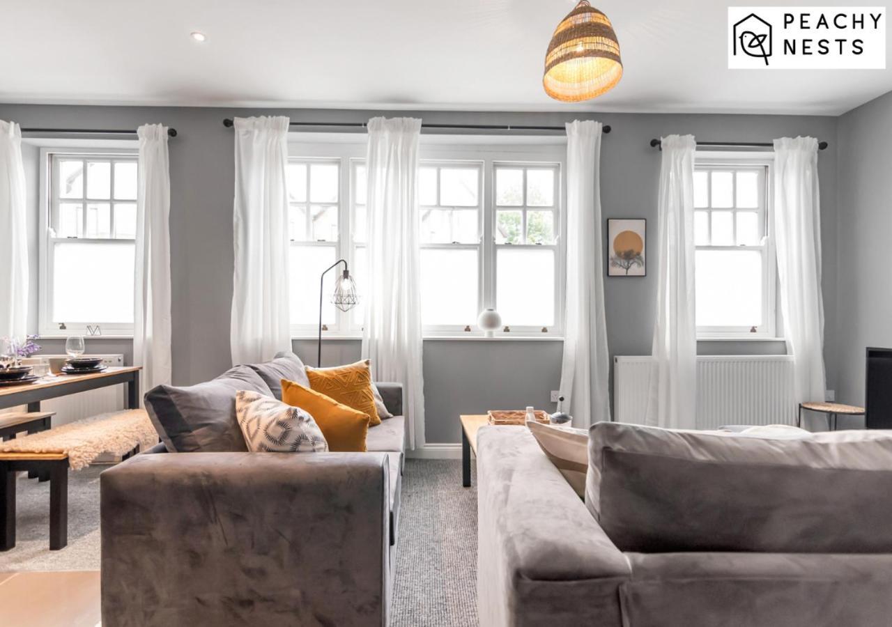 Stylish 2 Bed, 2 Bath With Free Parking *