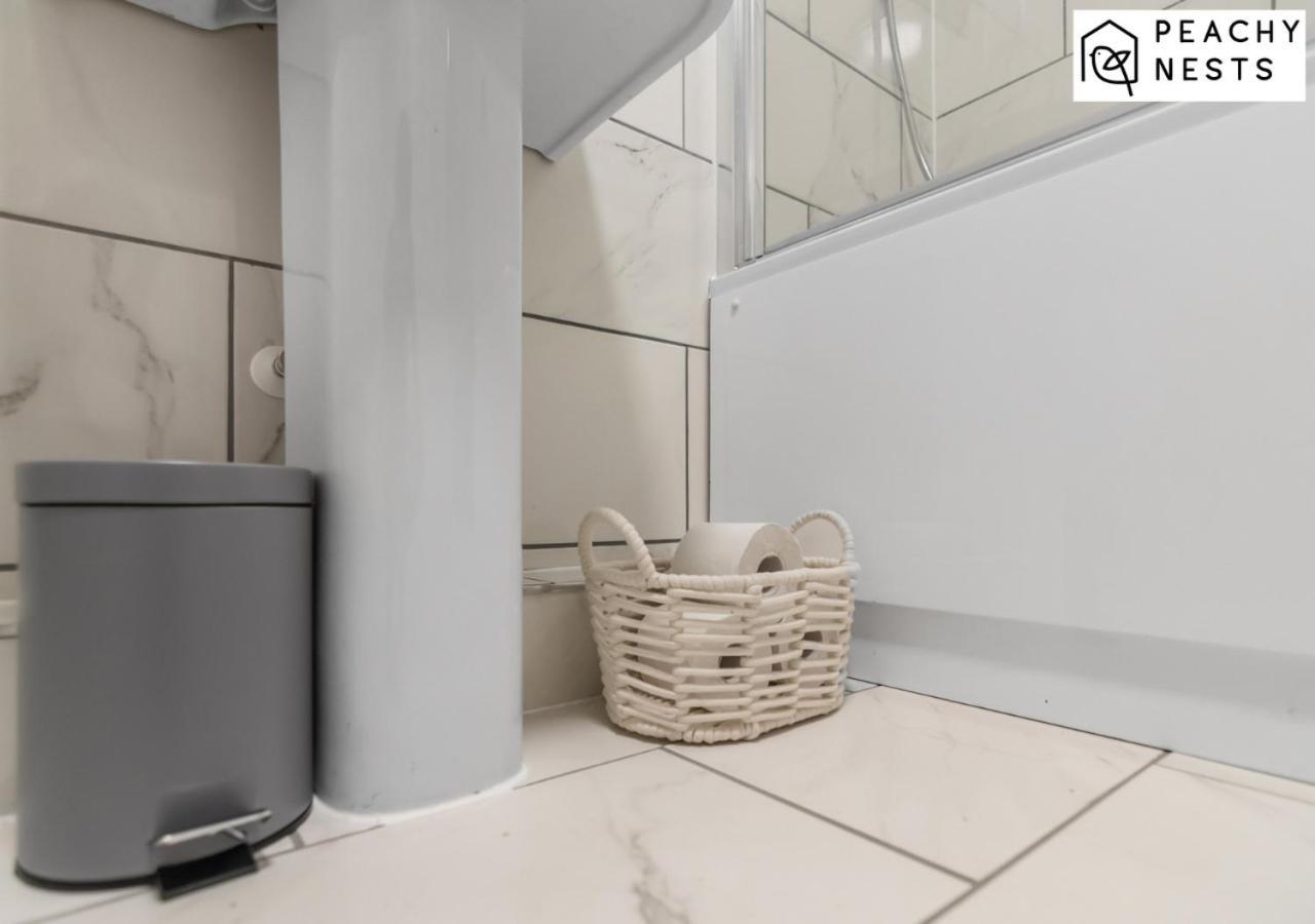 Stylish 2 Bed, 2 Bath With Free Parking