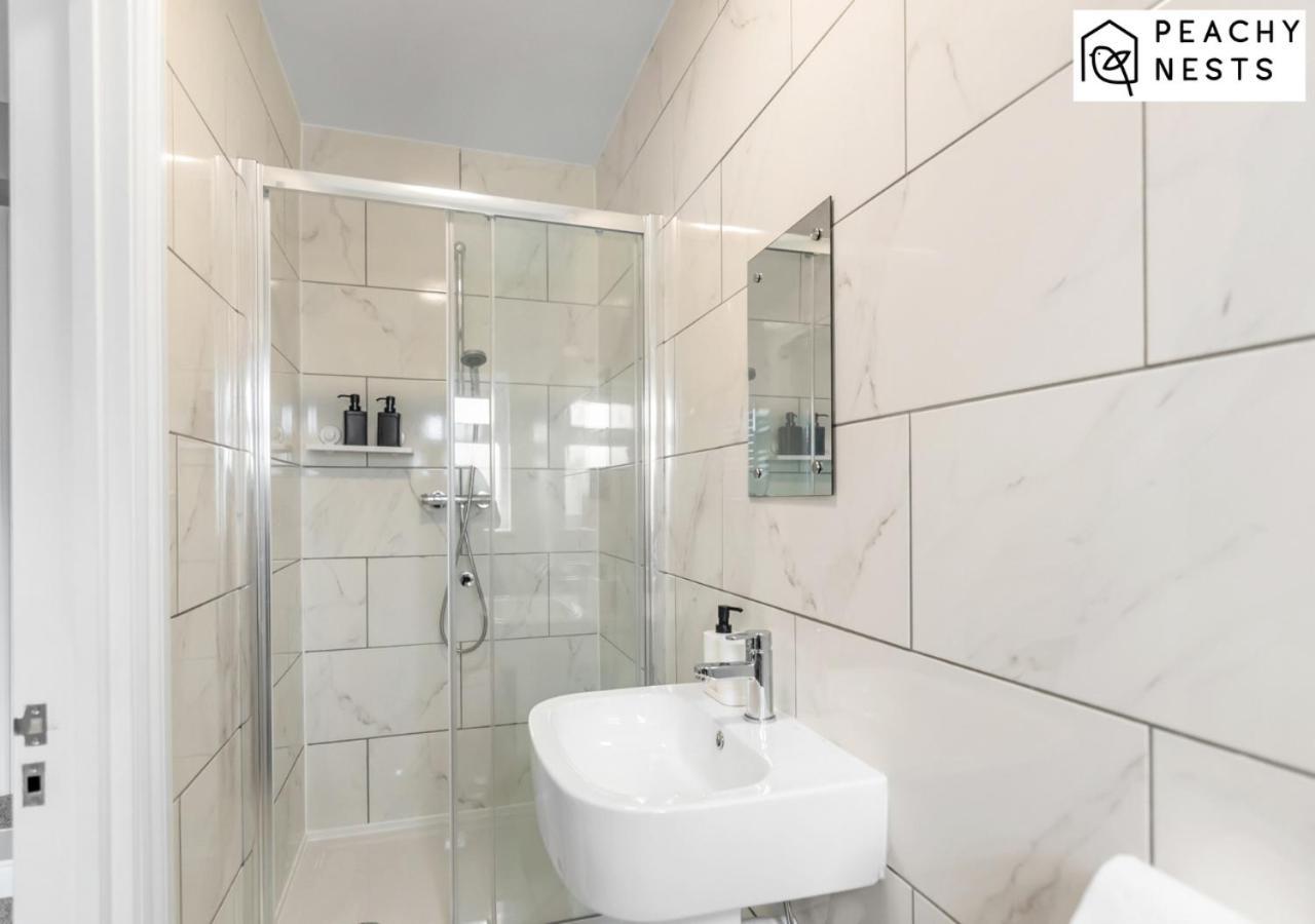 Stylish 2 Bed, 2 Bath With Free Parking