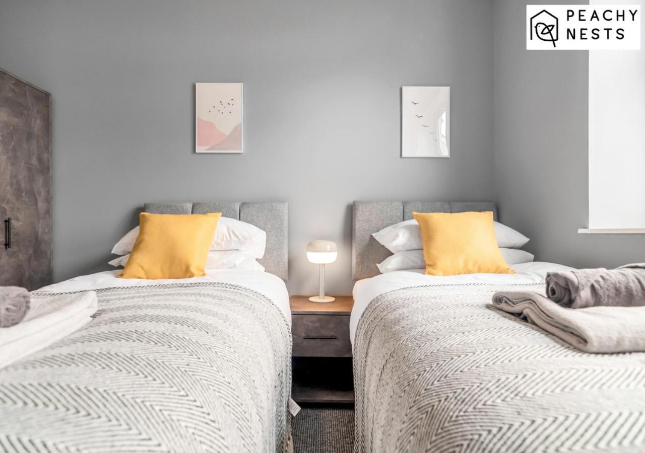 Stylish 2 Bed, 2 Bath With Free Parking