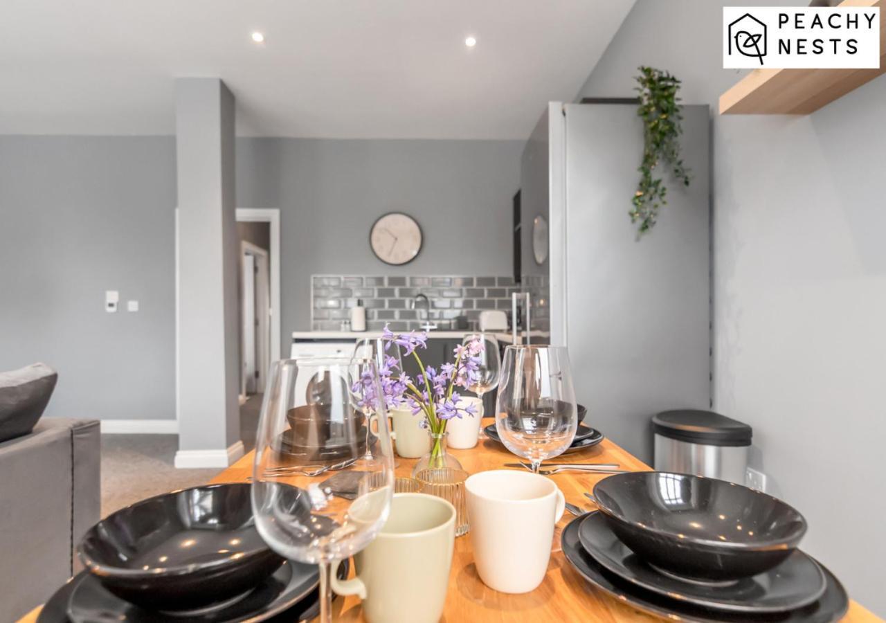 Stylish 2 Bed, 2 Bath With Free Parking *