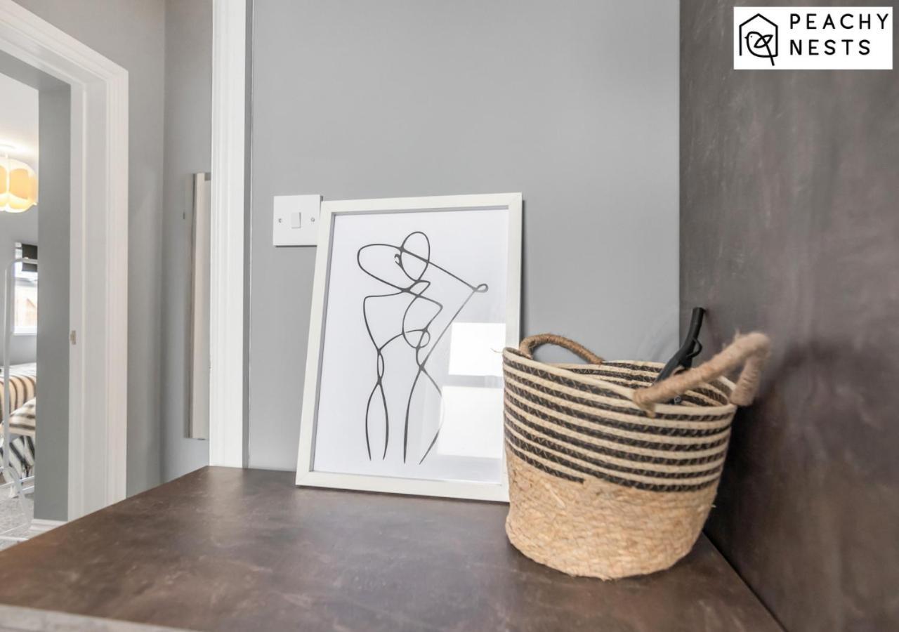 Stylish 2 Bed, 2 Bath With Free Parking