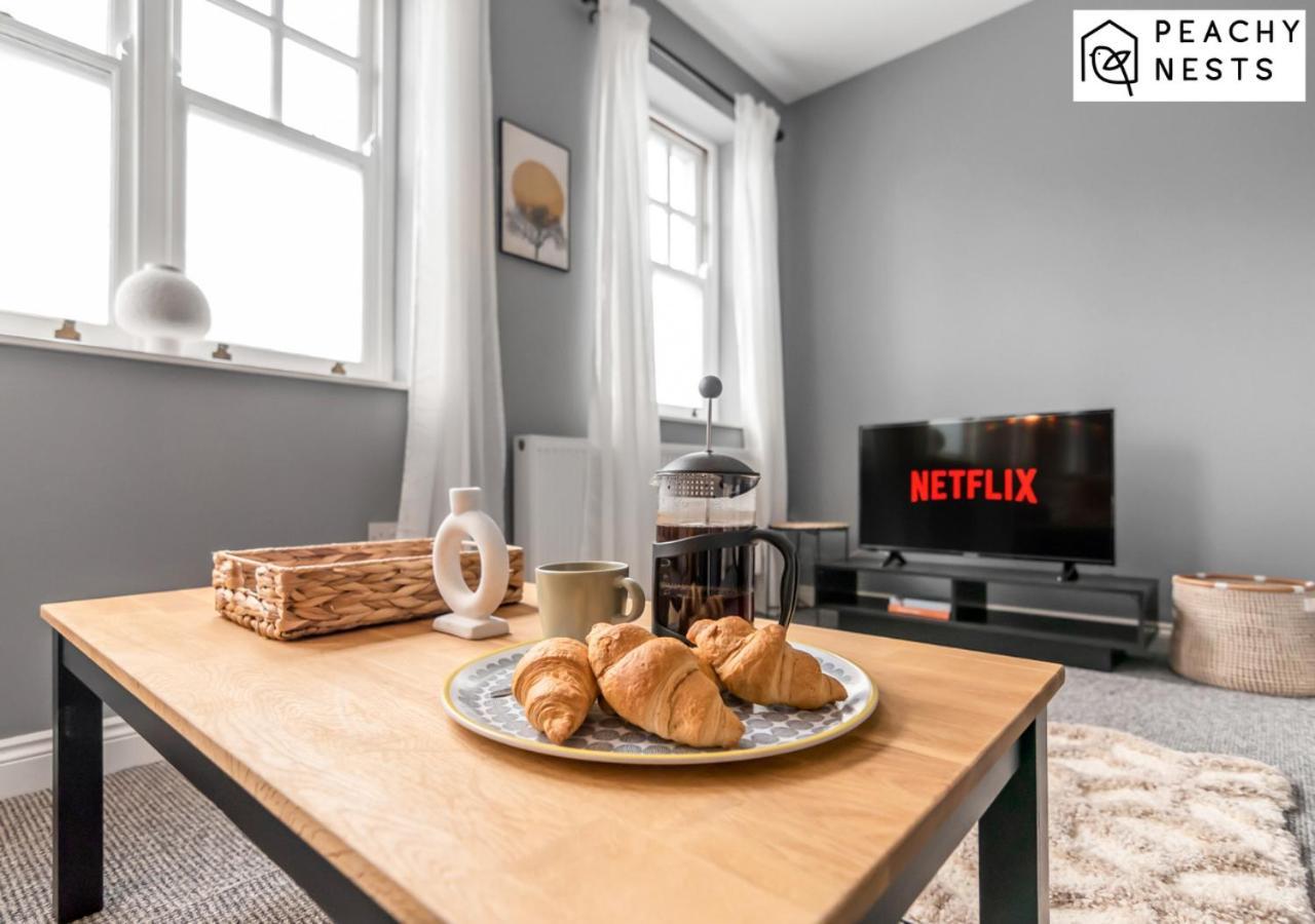 Apartment Stylish 2 Bed, 2 Bath With Free Parking *
