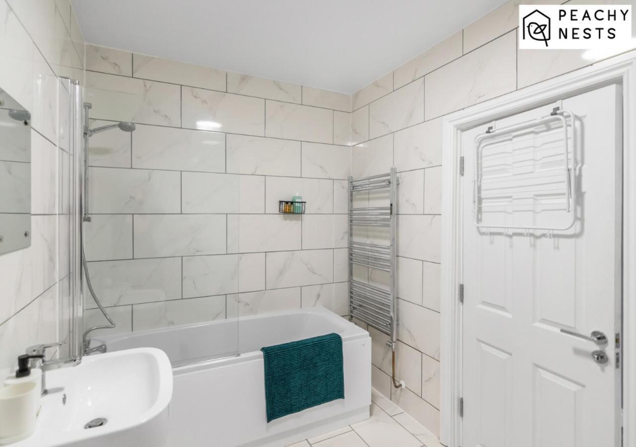 Apartment Stylish 2 Bed, 2 Bath With Free Parking *