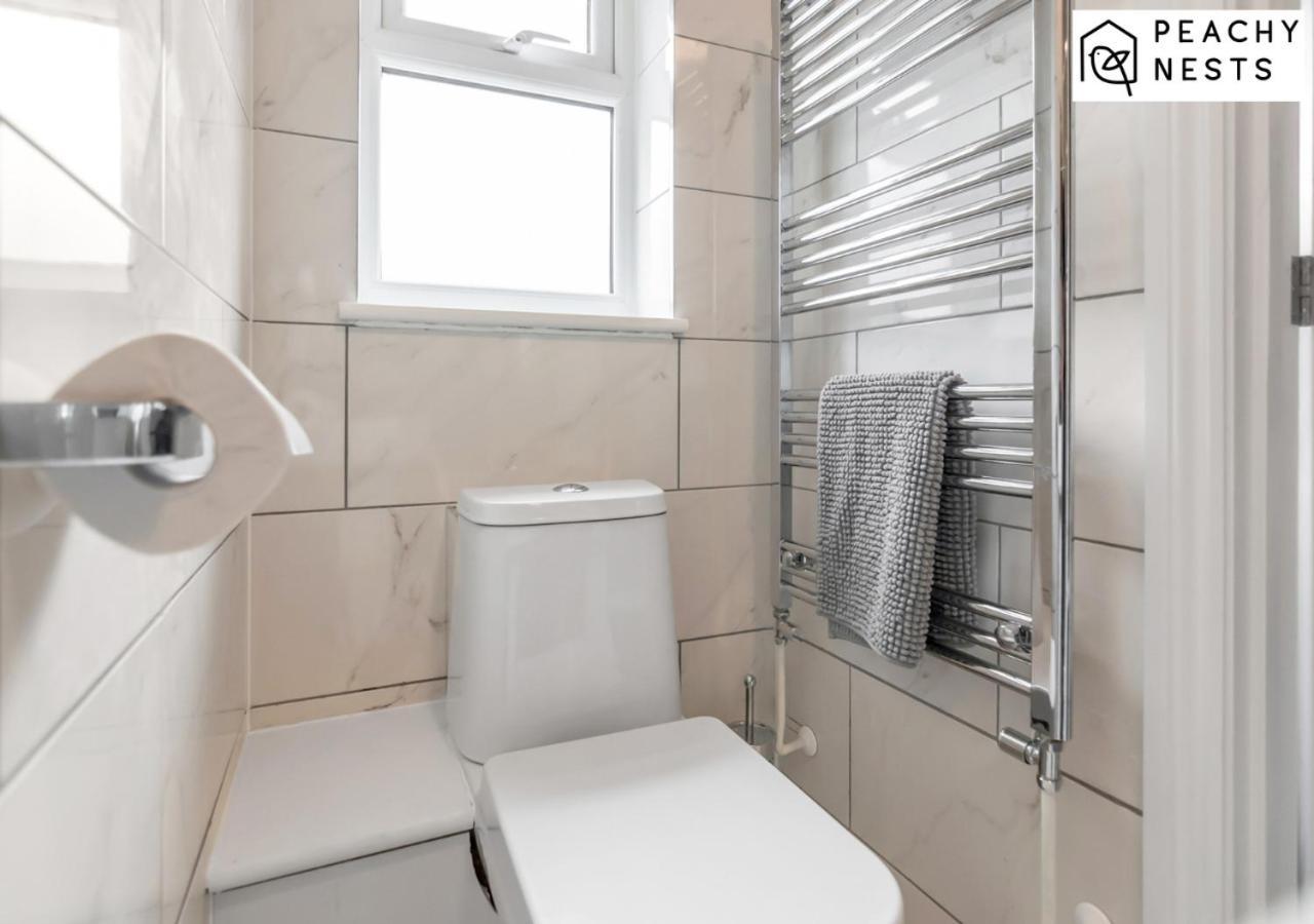 Stylish 2 Bed, 2 Bath With Free Parking *