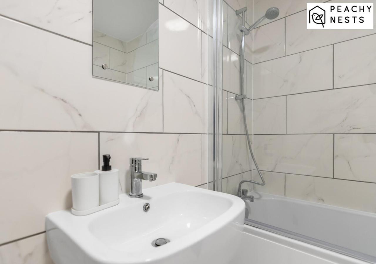 Stylish 2 Bed, 2 Bath With Free Parking