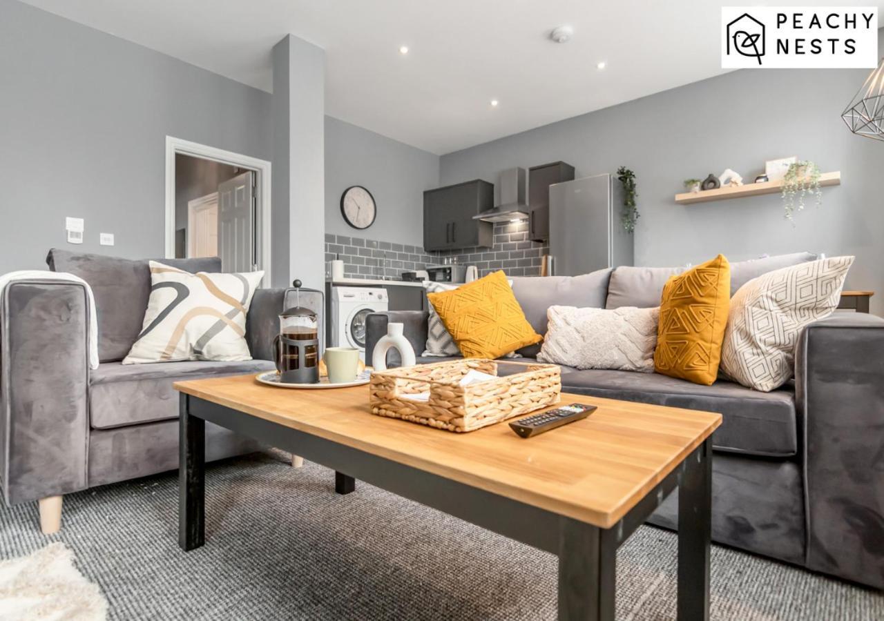 Apartment Stylish 2 Bed, 2 Bath With Free Parking *