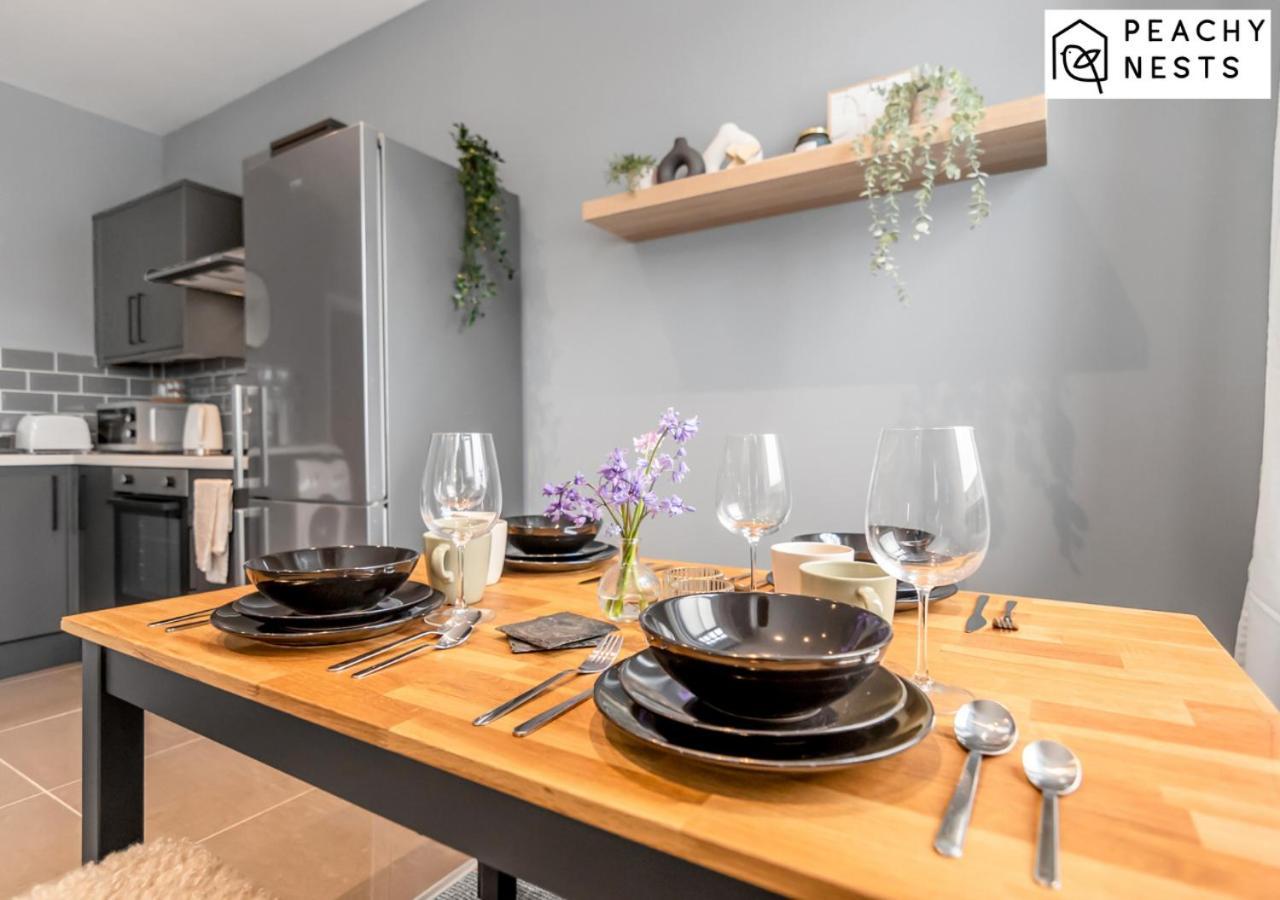 Stylish 2 Bed, 2 Bath With Free Parking *